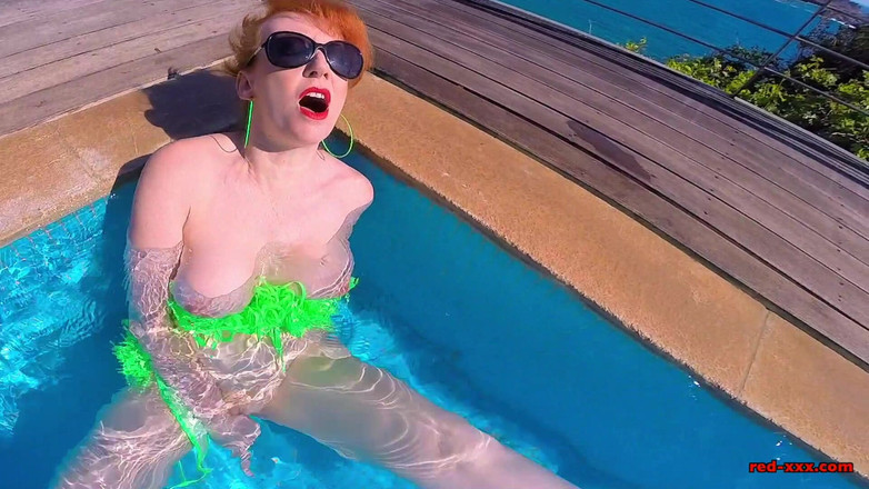 RedXXX: Sudut pandangan pertama di tepi kolam!