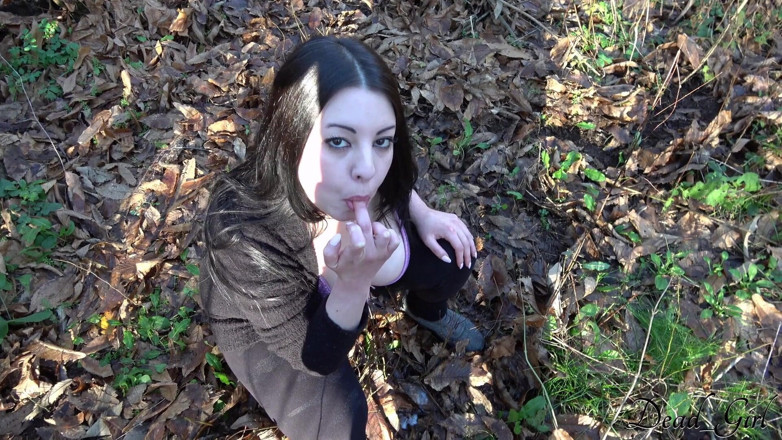 Dead Girl: 女孩在树林里射在嘴里