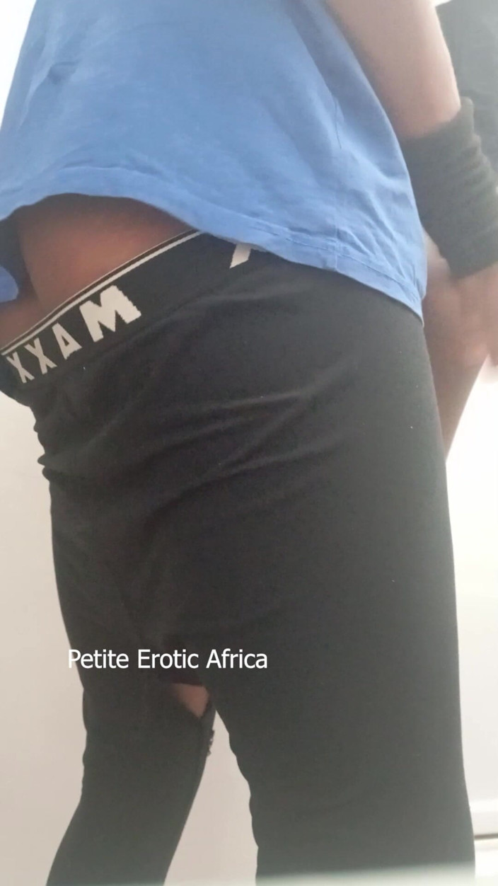 Petite Erotic Africa: リトル・ラヴェットのタイトホールズ