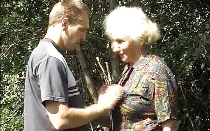 Nasty matures and dirty grannies club: Grandma loves outdoor sex