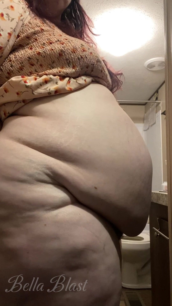 BellaBlast: Your Destiny Story: Consumed: a Giantess Indulgence
