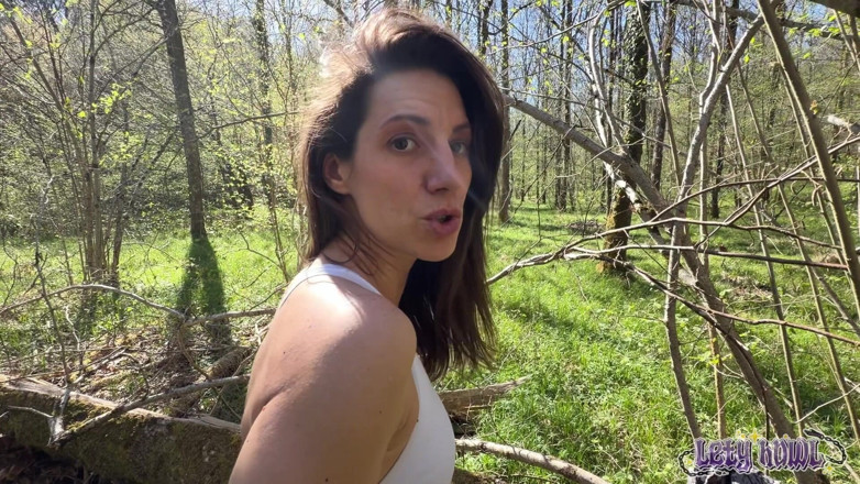 Lety Howl: Lety Howl får sin fitta knullad i skogen