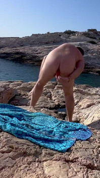 Je me fais enculer sur la plage nudiste