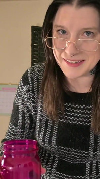 Mama vitregă te întâmpină acasă