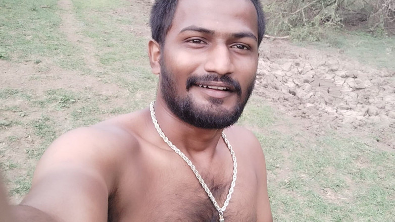 KUMBHA MANOJ KUMAR: Xhard - yendo al baño en apretón de manos en el...