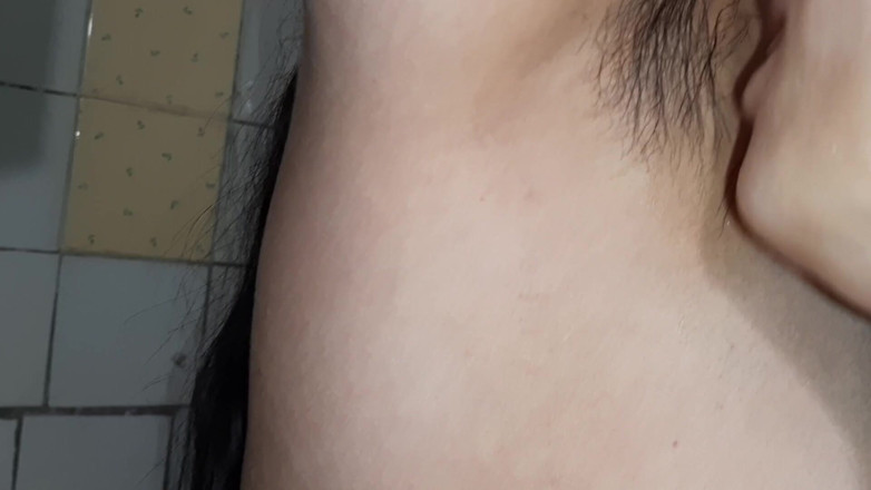 Lesbian-illusion: Me orine en su boca y luego ella lamió mi...