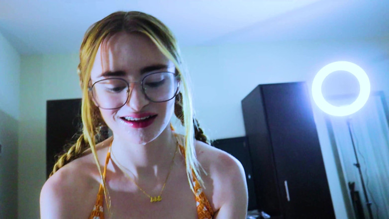 Smash Thots Films: I Smash Nerdy College Slut Reese Robbins in Hotel Room