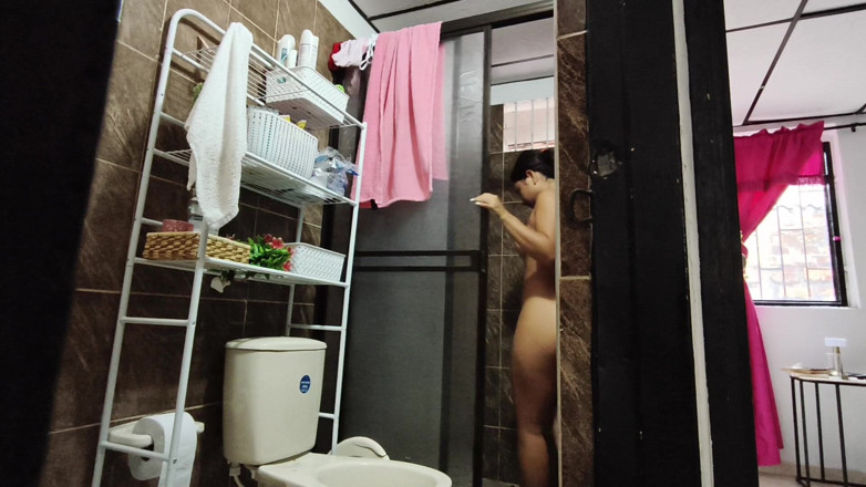 Isabel: Tinder Date Ends Shrunken