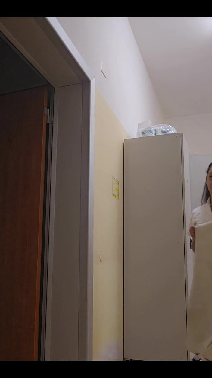 Only Maya: Mírame en el baño
