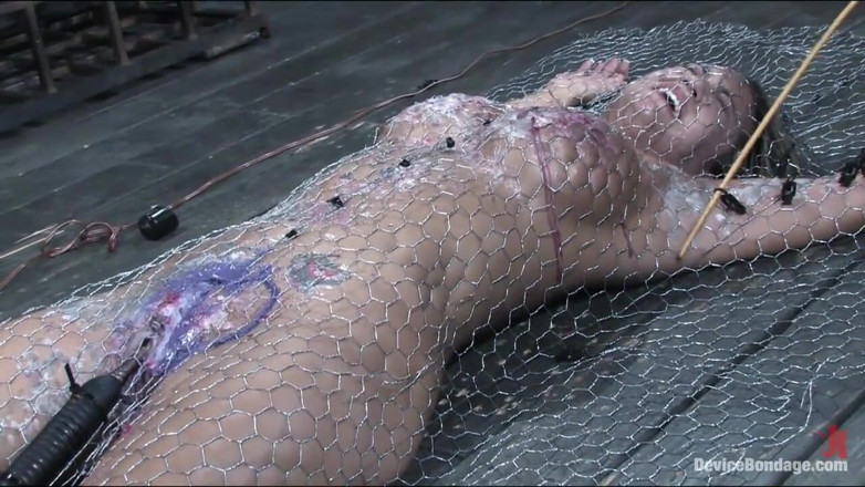 Device Bondage by Kink: Nastříkal jsem do