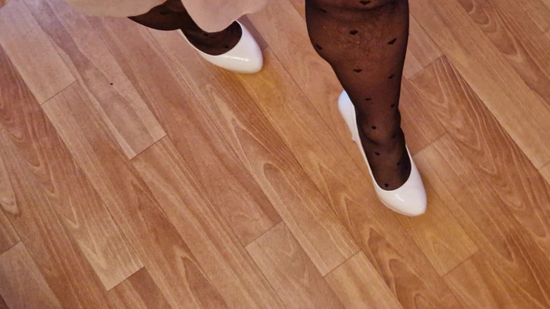 Milosbroz: Sexy Trio Vysokych Podpatku, Tajně Chodim V Jejich Punčocháčich a...