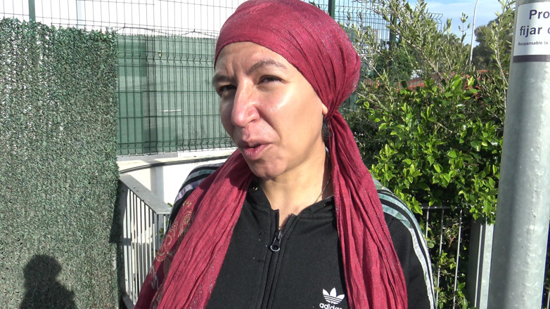 Souzan Halabi: Wanita selingkuh dari marseille membiarkan imigran Afrika di mulutnya