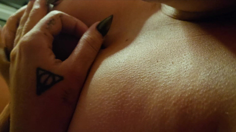 Yallternative Couple: Une Gothique Reçoit Plusieurs Éjaculations Énormes Sur Ses Seins Et Se Fait...