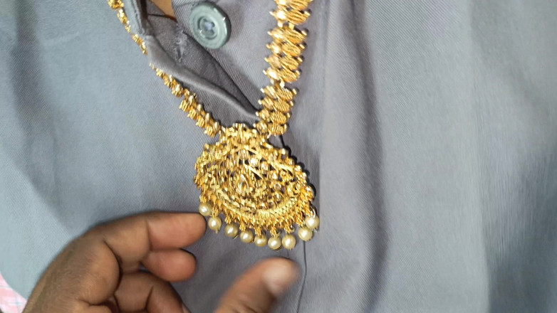 Pushpa studio: Video virale di una studentessa di college