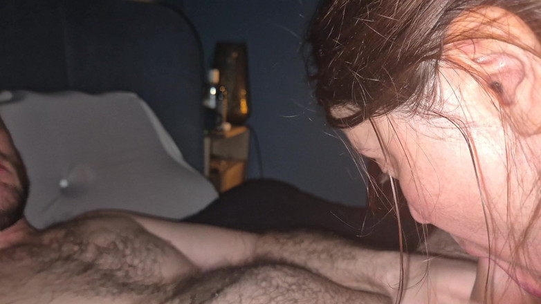 SwitchMixCouple: Ragazza con enormi tette naturali tratta un cazzo morbido salivoso