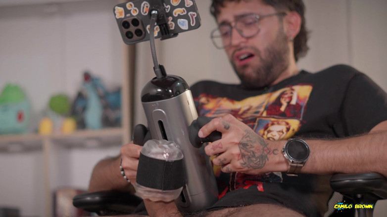 Camilo Brown: Sex Toy Review Handy Stroker by the Bad Peach