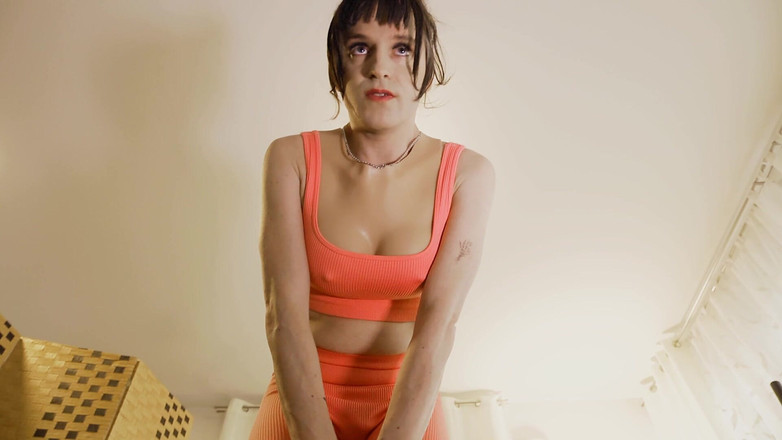 TV_Helena: Поклоніння трансу доміна! Поцілуй її шкарпетки і кінчи з її дупою тобі в обличчя! Відео від першої особи, інструкція з дрочки, німецький дойч