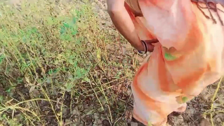 Bk Vlogs: Ấn Độ bhabhi đụ trong khi làm việc trên cánh đồng