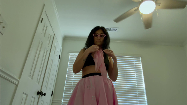 Kink in Time: Devyn's Sultry '50-an Giantess Fantasy 4K Pov Tiny Thrills Menanti!