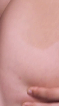Fratele meu vitreg îmi propune să fac o audiție porno... Guru ne întâmpină