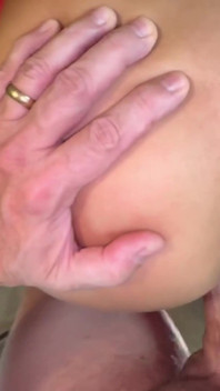 Pinay MILF BJ do tyłu wytryski na red satyna - Lexxi Wett