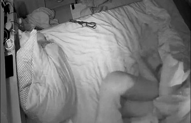 KittieNoOne: Él me dice qué hacer en nuestra cámara