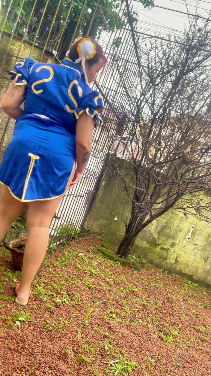 Cutiepiie Chubby: Косплей эксгибиционизм толстушки Chun-Li в саду
