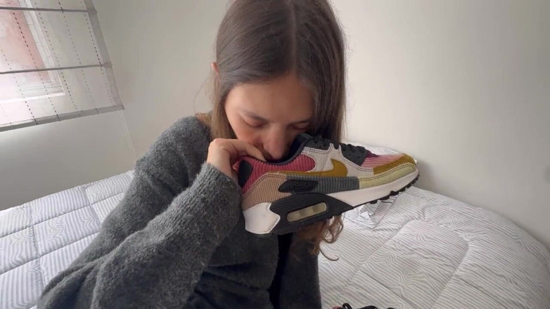 scarlettandc: Mi accarendo e lo succhio poi mi faccio scopare e...
