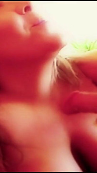 Ultra büyük memeli orta yaşlı seksi kadın