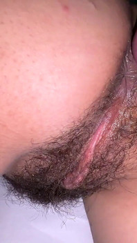 SCOPANDO LA SUA PICCOLA FIGA FINCHÉ IL MIO LATTE NON GOCCIOLA!
