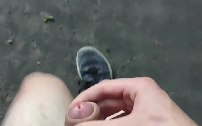 Skwabbr: Risky Jerking on Trails in the Woods!