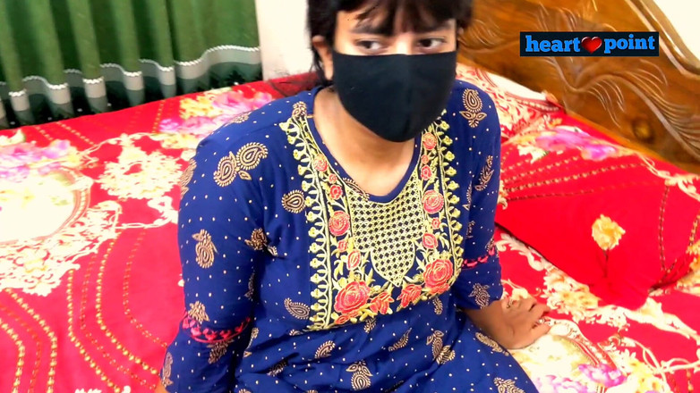 Heartpoint: 18+ कामकाजी लड़की घर में चुदाई कर रही है