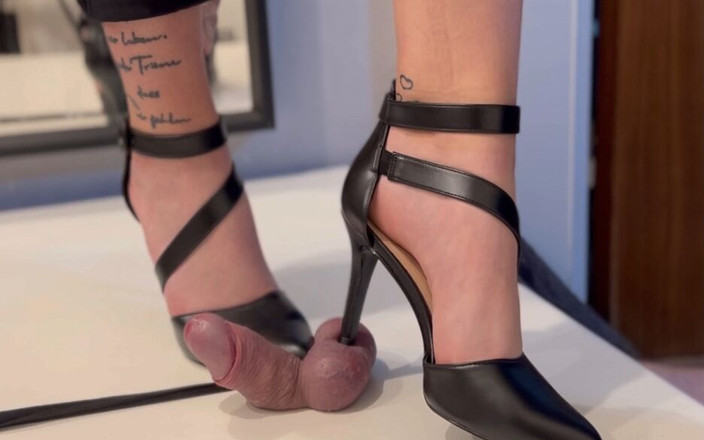 Miss Blackrose: 섹시한 발 뒤꿈치 짓밟기 - CBT 분쇄