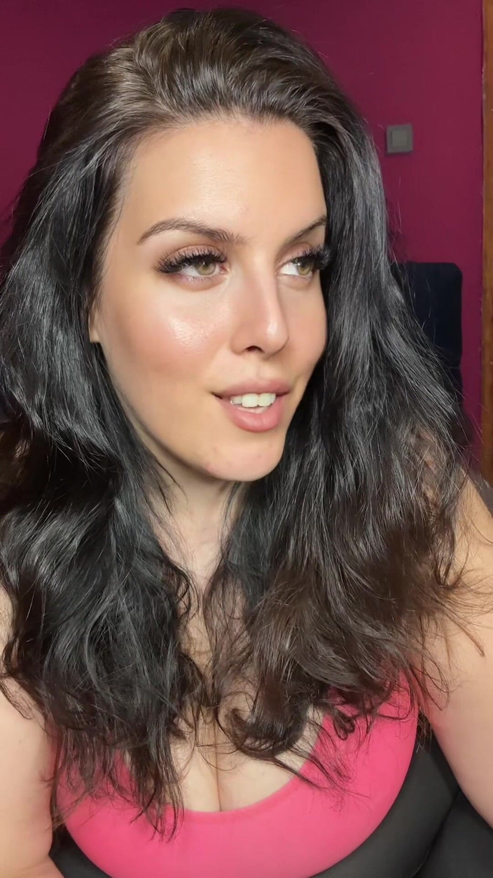 Young_strawberry: 熟女和她的继子给你戴绿帽，把你关起来观看他们在你面前做爱