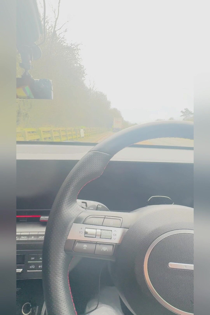 Kadu: Mostrando mi enorme polla para el camionero