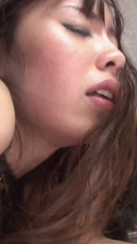 Se peinaba y maquillaba para sobrevivir a muchos chicos afortunados