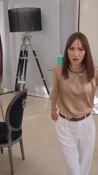 Pengambilalihan pejabat dengan Kate Quinn, Angelica Heart dan Lia Lin