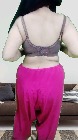 TestyFoundation: Awek Lubnan bertudung desi seksi menunjukkan buah dada besar