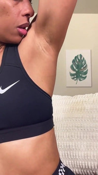 Esposa caliente quiere su axilas apestosas adoración