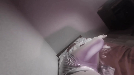 Kitty_Cross: Deslumbrante crossdresser corpo em movimento lento de maneiras sedutoras