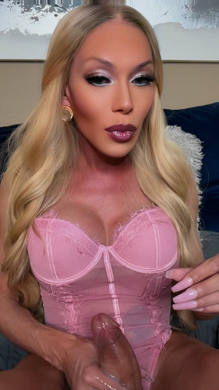 Mia Isabella: Gran polla trans pornstar Mia Isabella