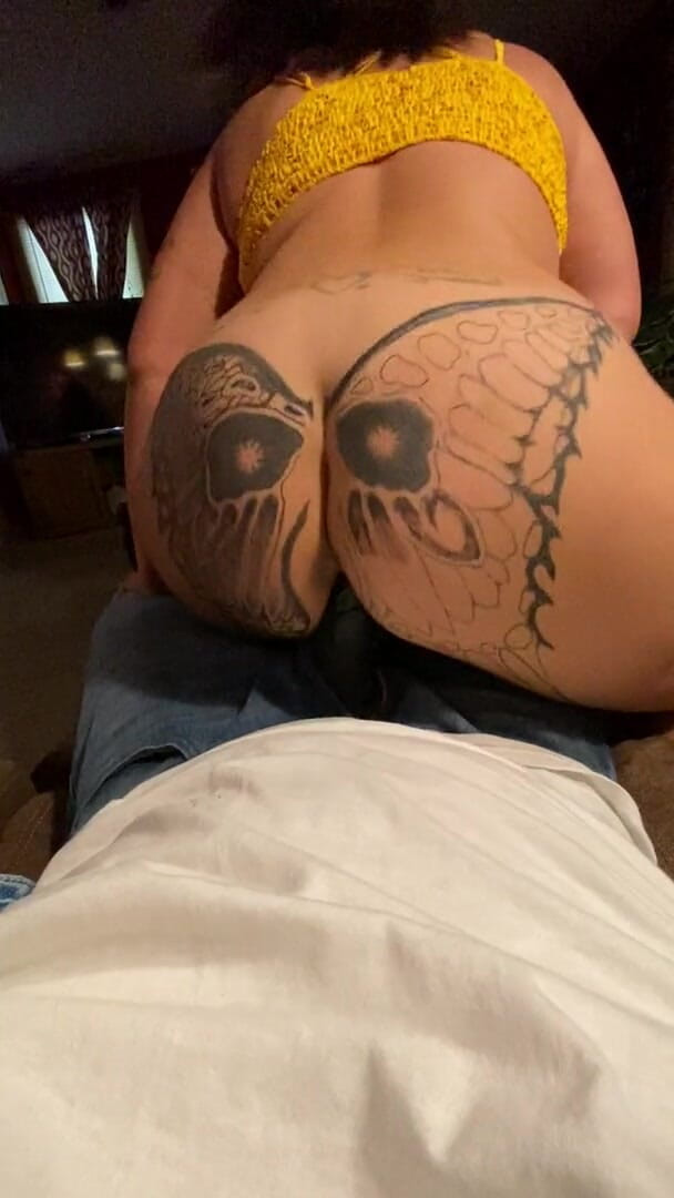 MzKiTTy91: Rabuda milf cavalgando 10 polegadas bbc