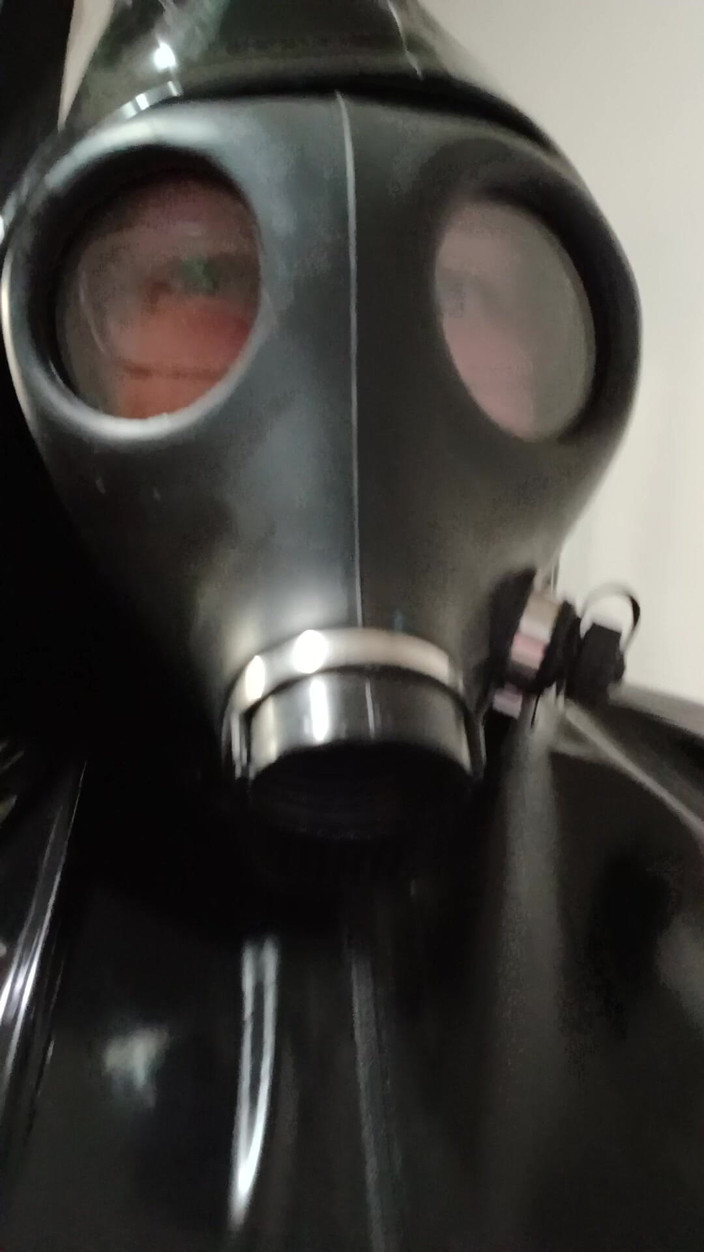 Latex Boy: Isreali Gasmask - látex com porra