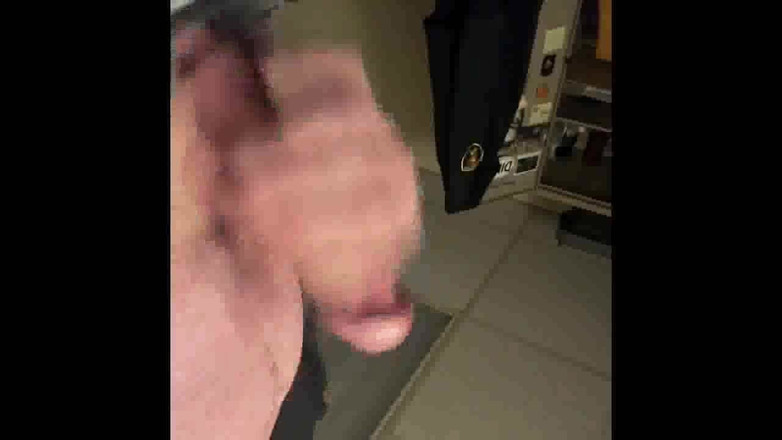 Tatted Daddy: Masturbazione e sborrata