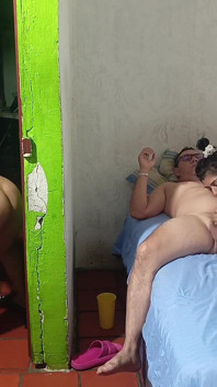 Me Follo a Mi Madrastra Alydenalioficial Y Mi Hermanastra Daliataleboficial Nos Descubre Se Exita Y Se Masturba