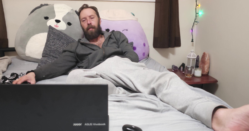 PineapplePie1111: Mon beau-père a trouvé ma vidéo porno ! Pris en flagrant...