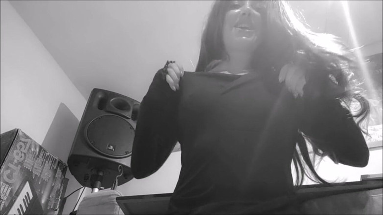 savannahamatoriale: Morticia Addams when Gomez is not here