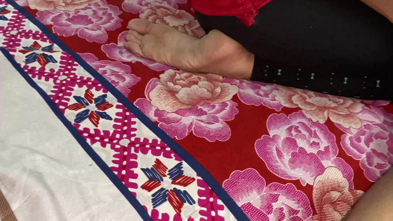 Desifilmy45: Riya verlichtte de moeheid van de baas, bracht de hele...