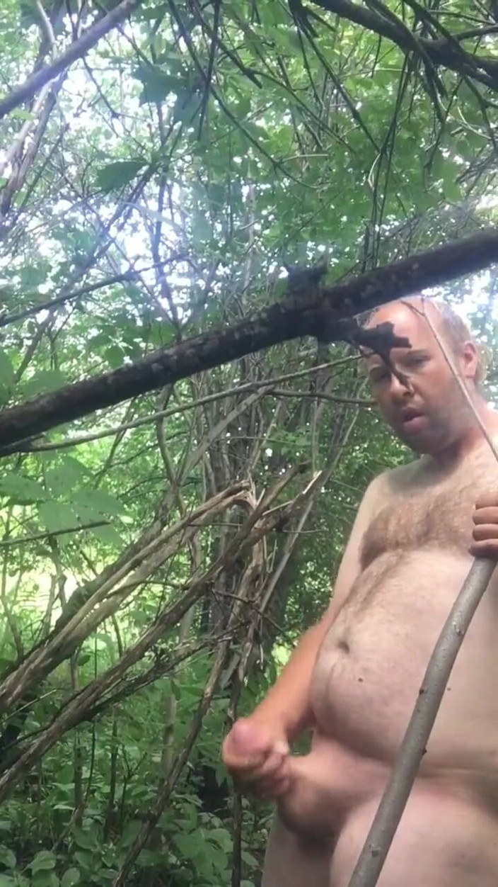 Bigwhitecock: 在外面狂野撸管