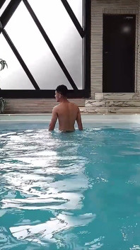 Orgia in piscina